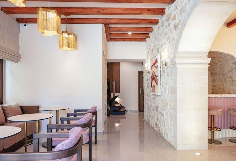 Пансион La Montre Luxury Boutique Suites