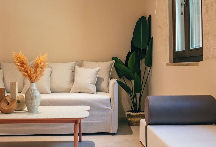 Пансион La Montre Luxury Boutique Suites