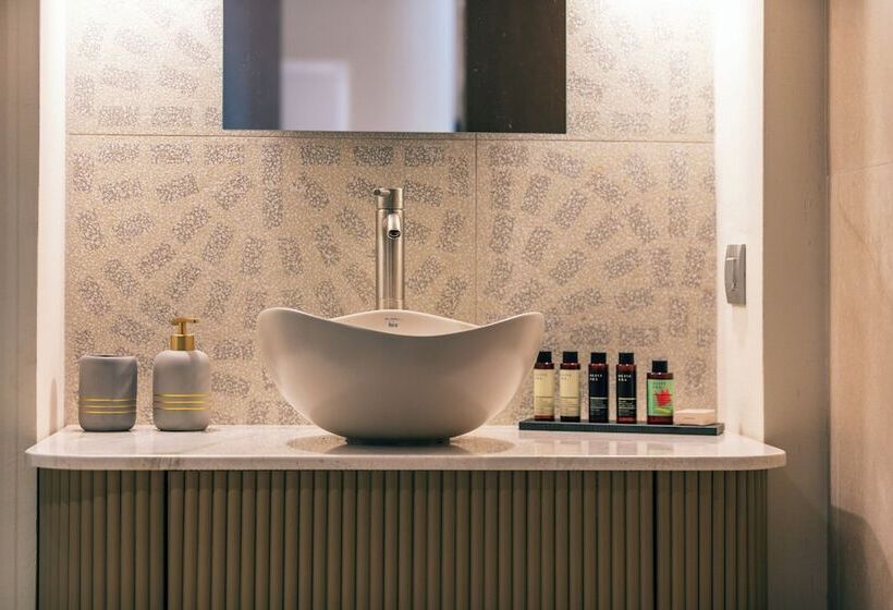 Пансион La Montre Luxury Boutique Suites