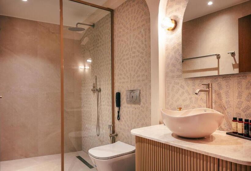 Пансион La Montre Luxury Boutique Suites