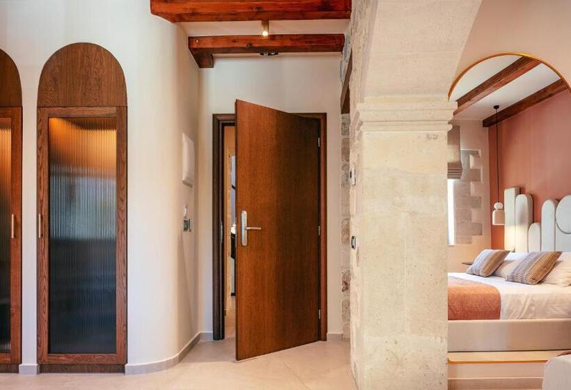 Пансион La Montre Luxury Boutique Suites