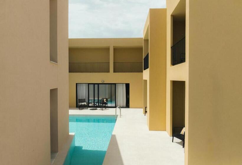 פנסיון Marea Luxury Suites