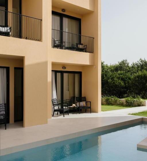 פנסיון Marea Luxury Suites