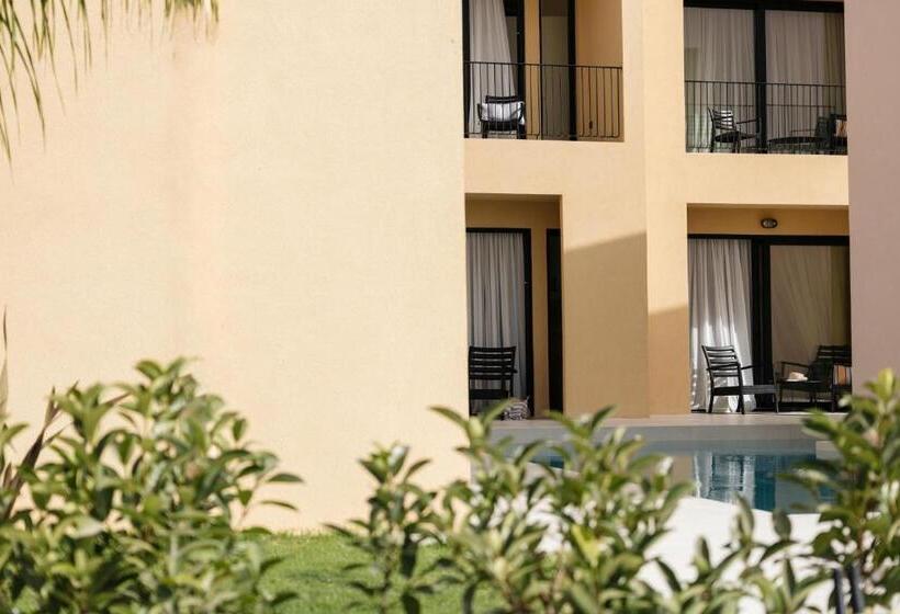 פנסיון Marea Luxury Suites