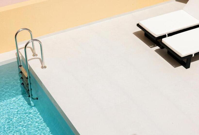 פנסיון Marea Luxury Suites