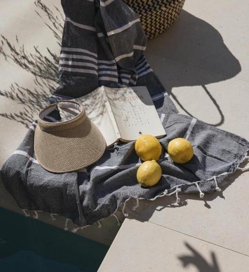 פנסיון Marea Luxury Suites