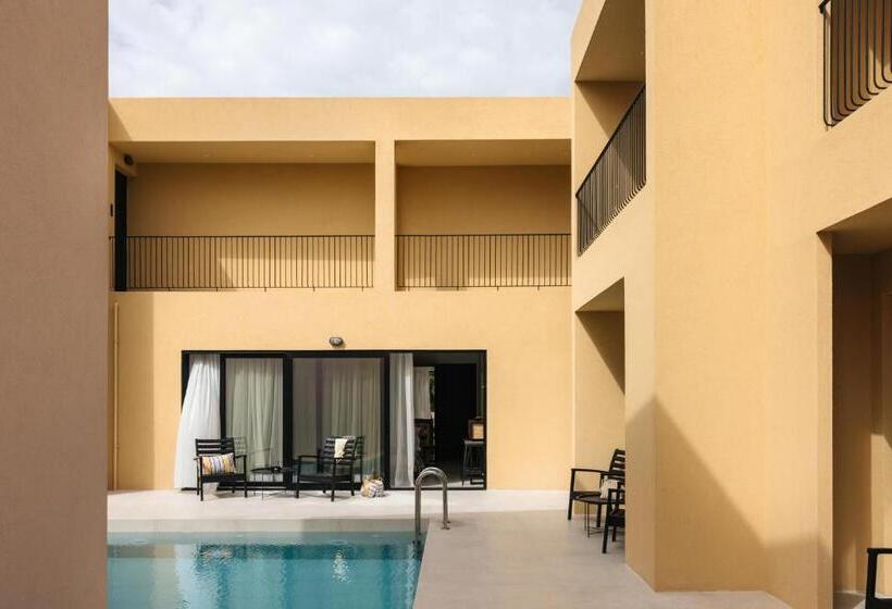 פנסיון Marea Luxury Suites