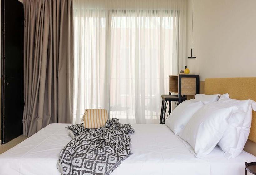 פנסיון Marea Luxury Suites