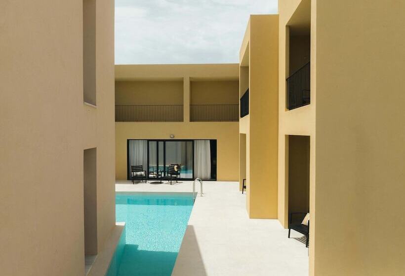 פנסיון Marea Luxury Suites