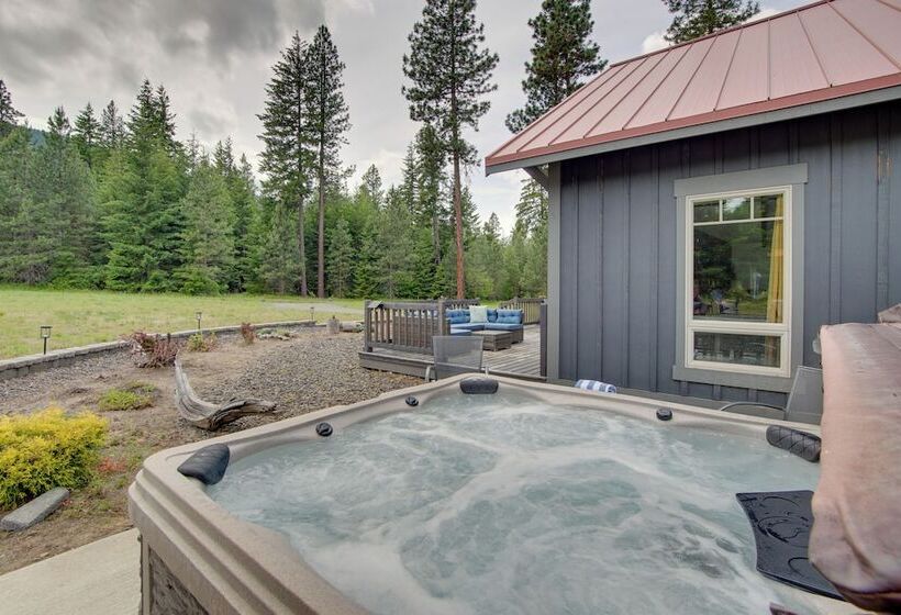 Hot Tub & Fire Pit: Cle Elum Escape!