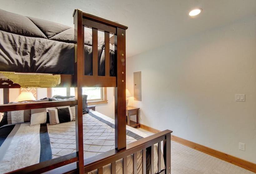 Hot Tub & Fire Pit: Cle Elum Escape!