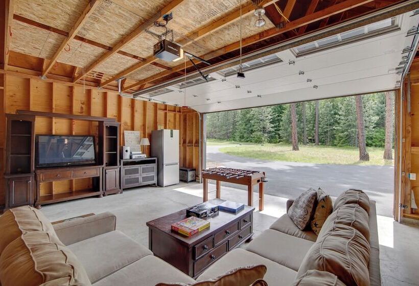 Hot Tub & Fire Pit: Cle Elum Escape!