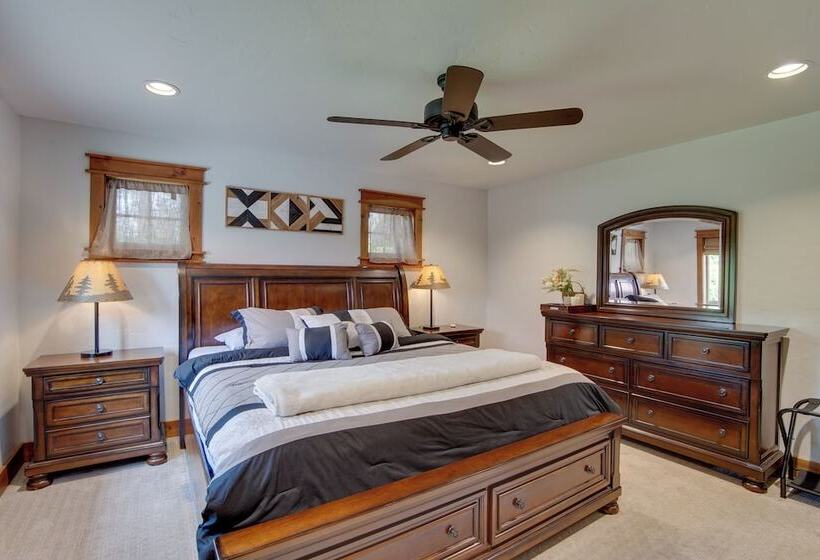 Hot Tub & Fire Pit: Cle Elum Escape!