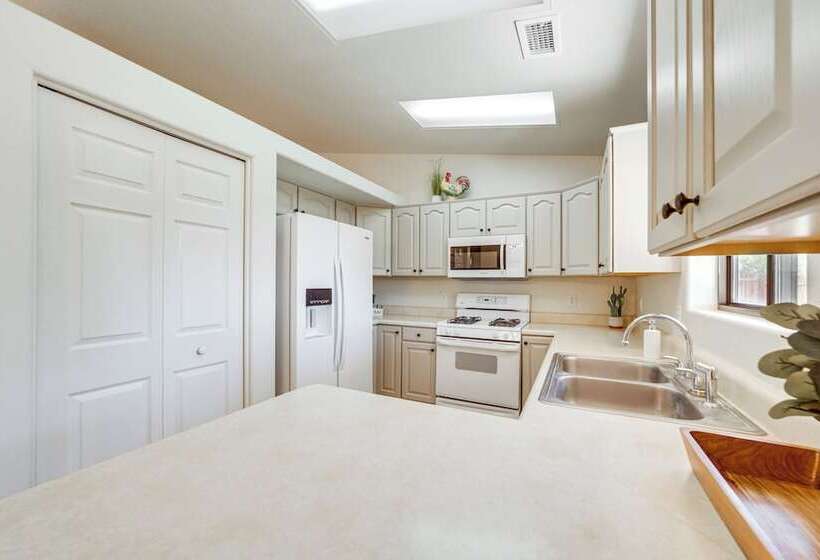 3 Mi To Old Town Cottonwood: Quiet Home W/ Patio