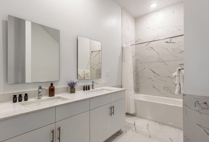 Radiant Realm   Avantstay 30mins To Disney + Private Pool