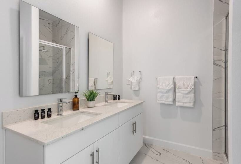 Radiant Realm   Avantstay 30mins To Disney + Private Pool