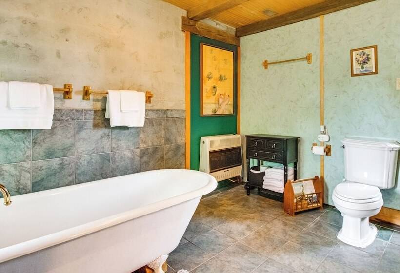 4 Mi To Historic District: Calico Rock Cabin!