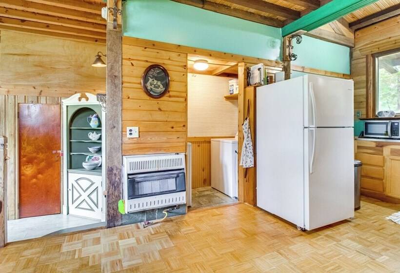 4 Mi To Historic District: Calico Rock Cabin!