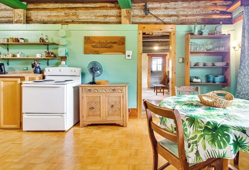 4 Mi To Historic District: Calico Rock Cabin!