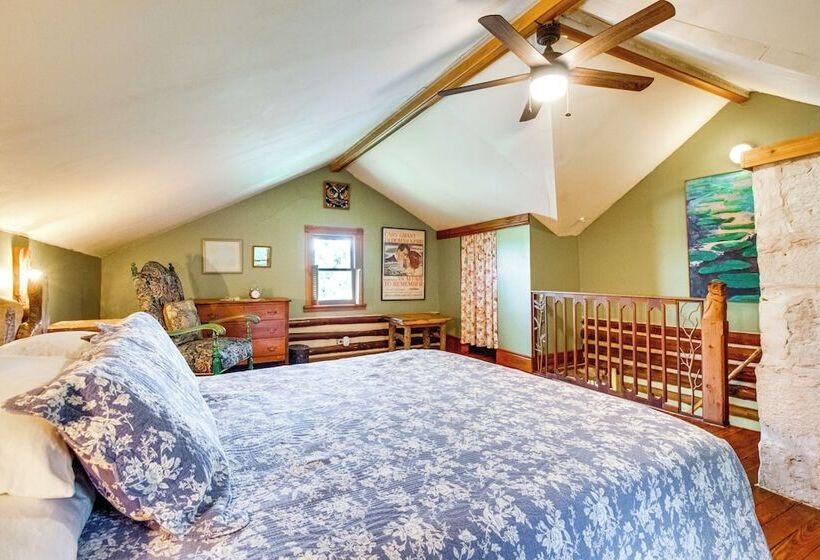 4 Mi To Historic District: Calico Rock Cabin!