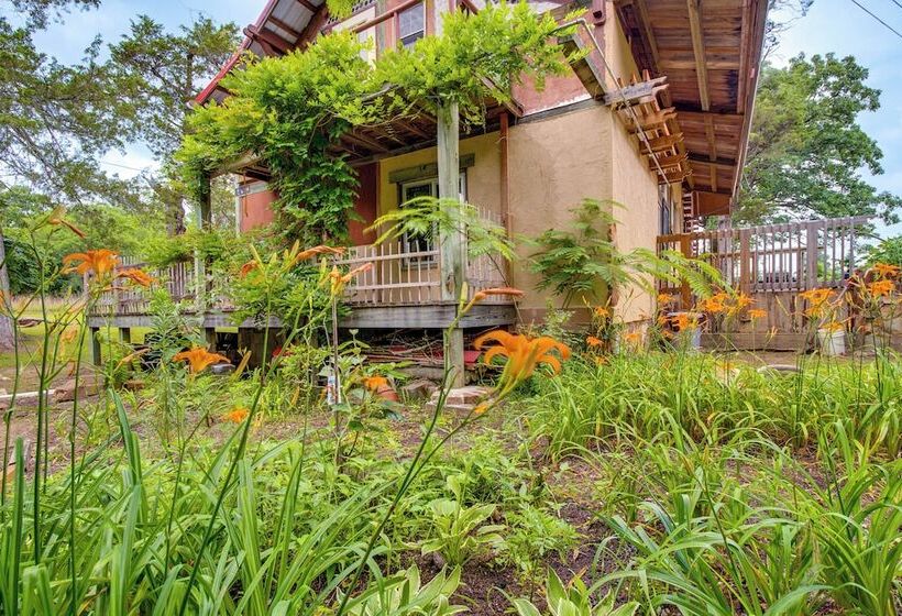 4 Mi To Historic District: Calico Rock Cabin!