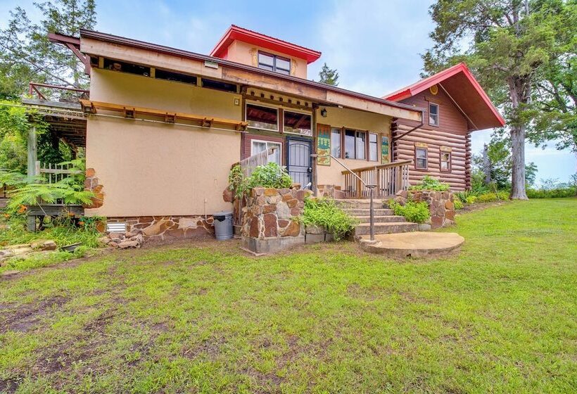 4 Mi To Historic District: Calico Rock Cabin!