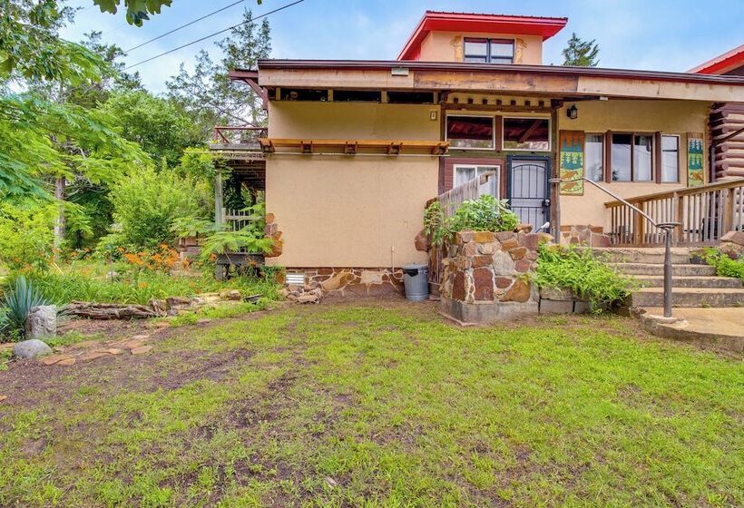 4 Mi To Historic District: Calico Rock Cabin!