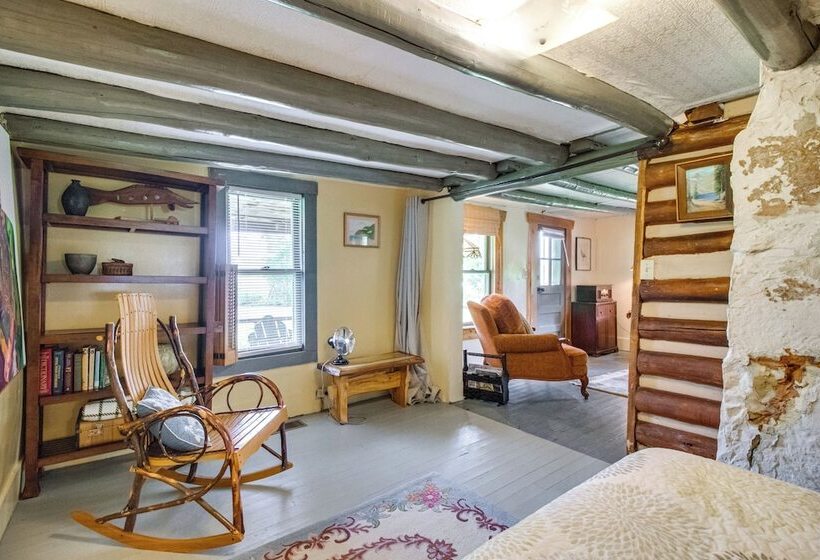 4 Mi To Historic District: Calico Rock Cabin!