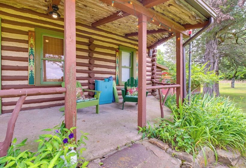 4 Mi To Historic District: Calico Rock Cabin!