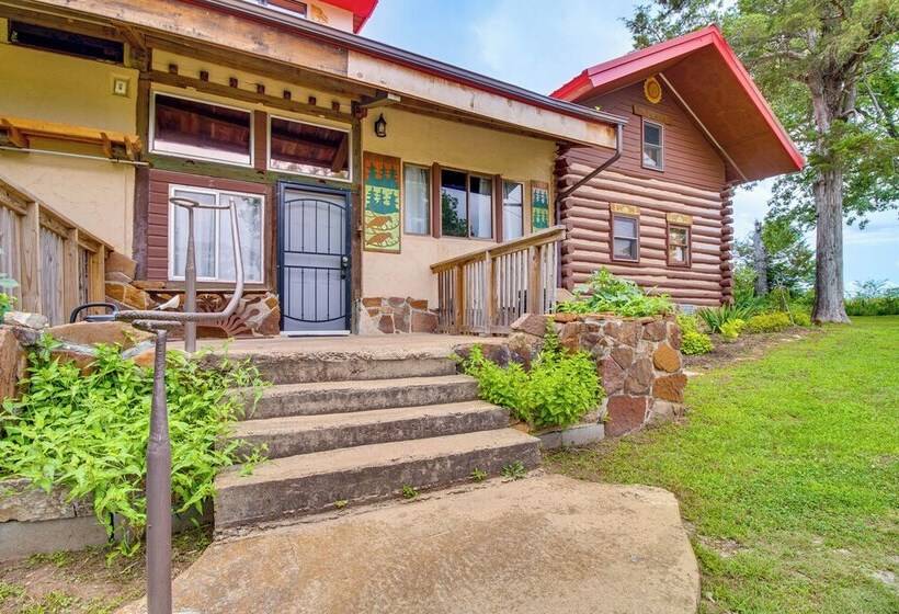 4 Mi To Historic District: Calico Rock Cabin!