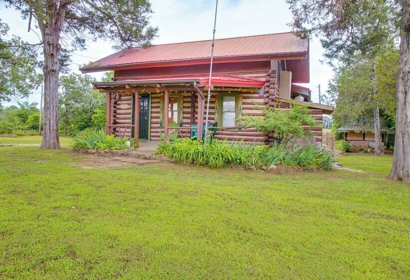 4 Mi To Historic District: Calico Rock Cabin!