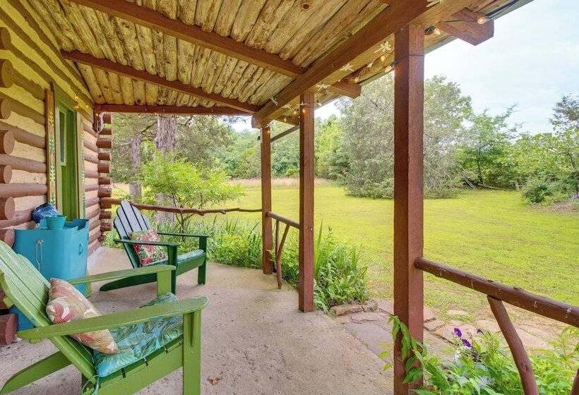 4 Mi To Historic District: Calico Rock Cabin!