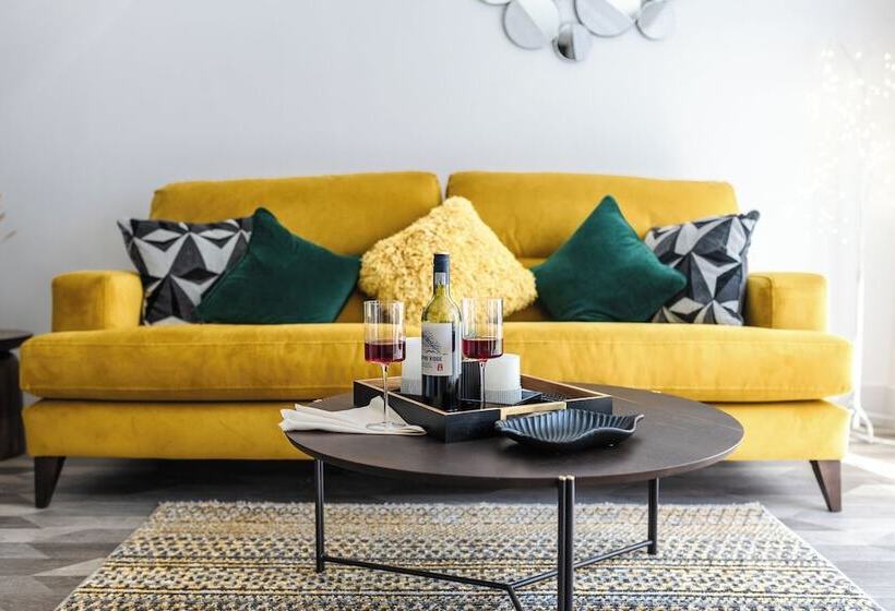 Резиденция Captivating 2 Bed House In Nettleham