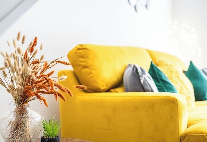 Резиденция Captivating 2 Bed House In Nettleham