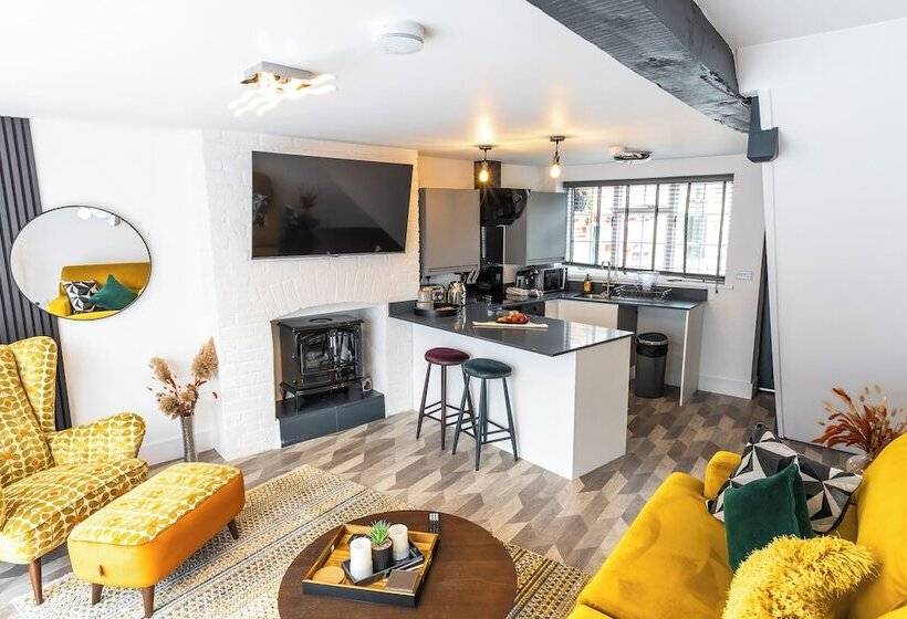 Резиденция Captivating 2 Bed House In Nettleham