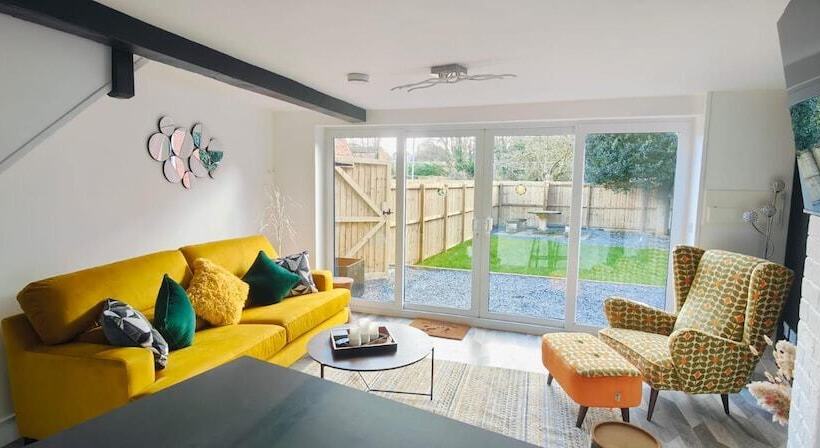 Резиденция Captivating 2 Bed House In Nettleham