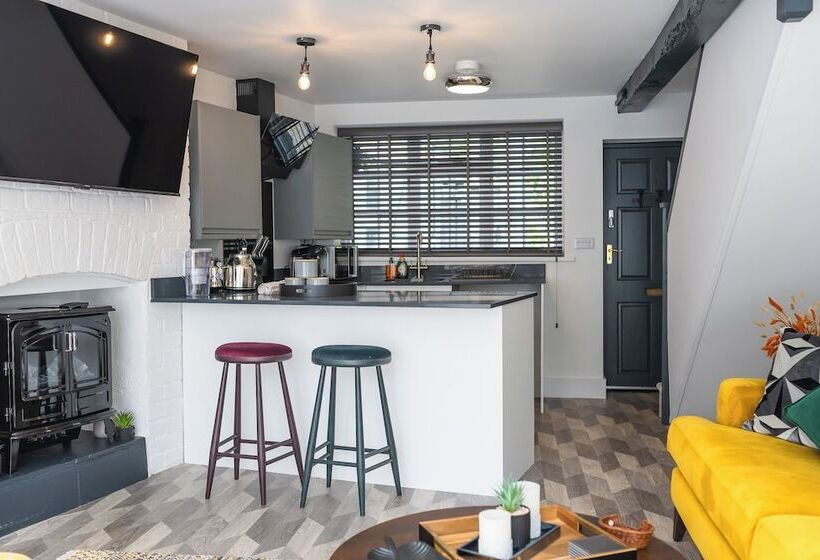 Резиденция Captivating 2 Bed House In Nettleham