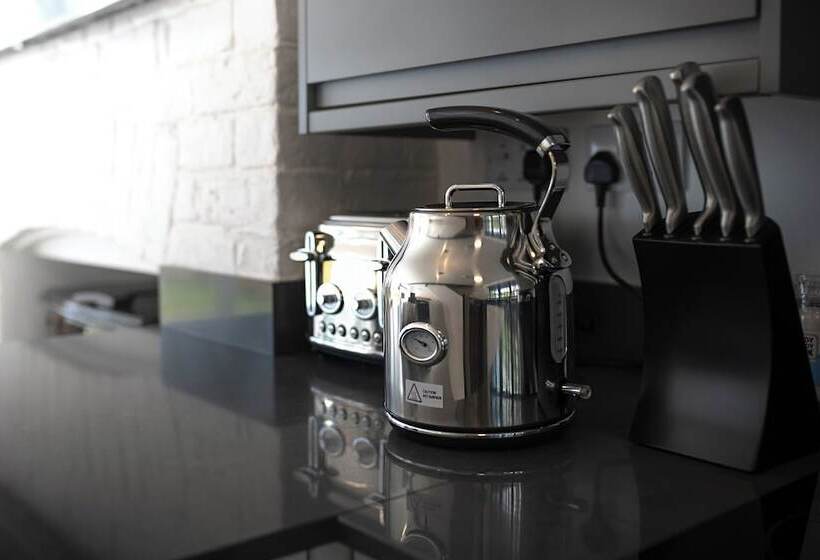 Резиденция Captivating 2 Bed House In Nettleham