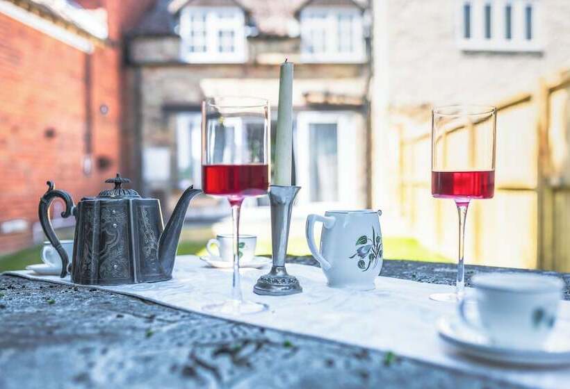 Резиденция Captivating 2 Bed House In Nettleham