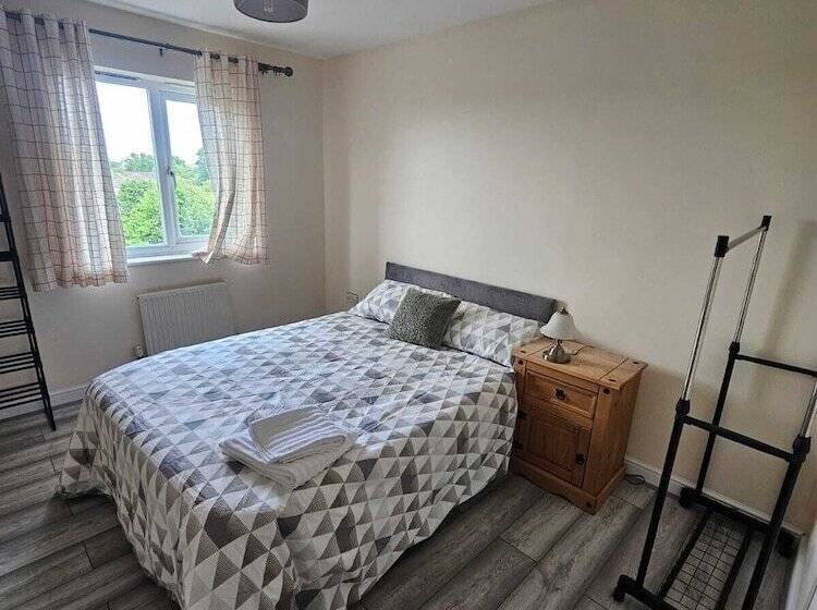 레지던스 Sittingbourne Serenity   Spacious 4 Bed House