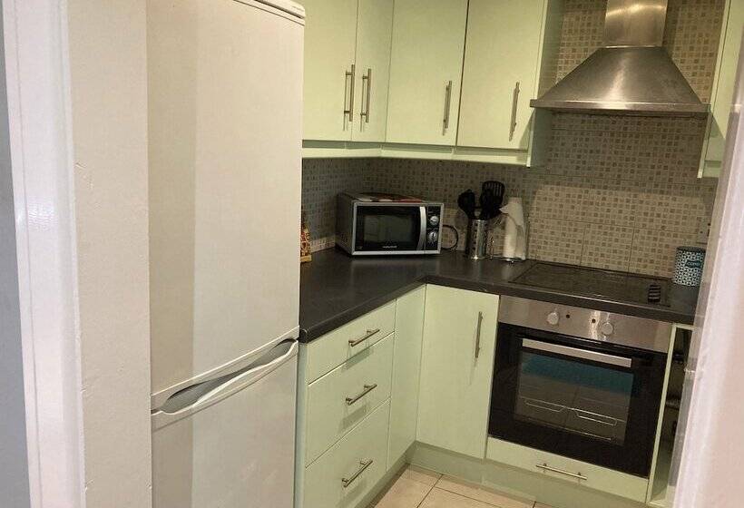 إقامة Tranquil Retreat In St Albans