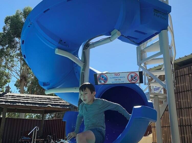 渡假胜地 Mandurah Caravan And Tourist Park