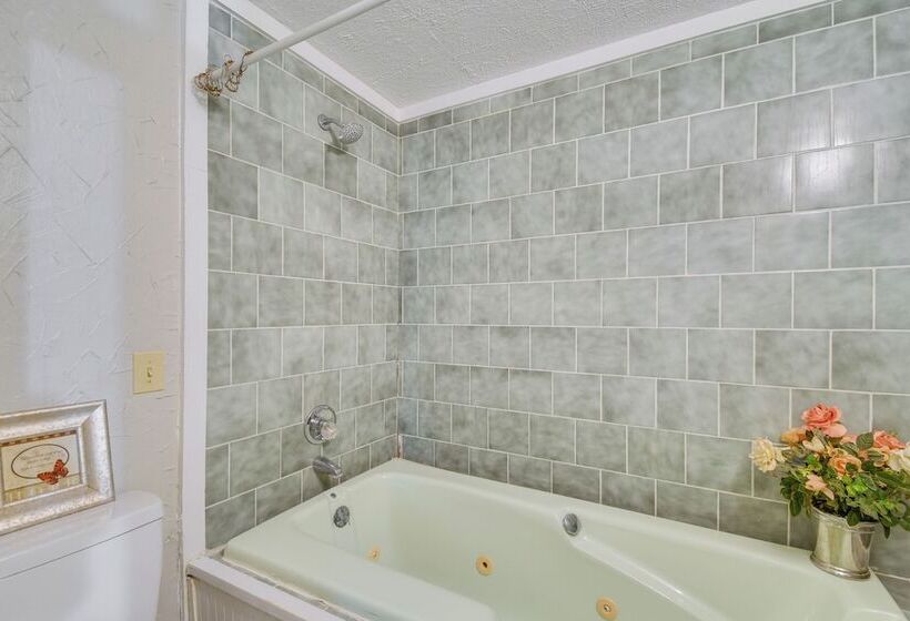 Hike, Fish, Kayak: Fairhope  River Cottage