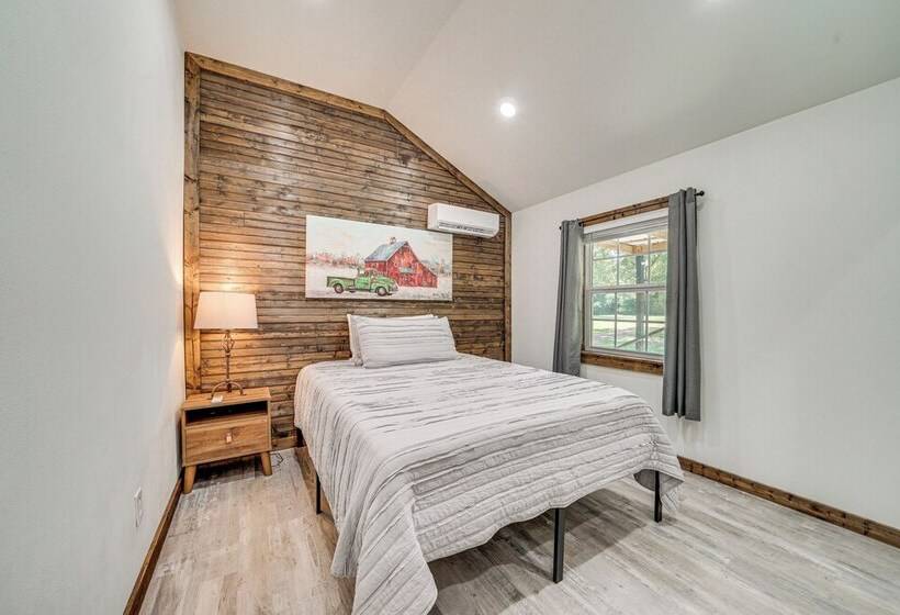 Secluded Broken Bow Cabin W/ Fishing Pond & Views!