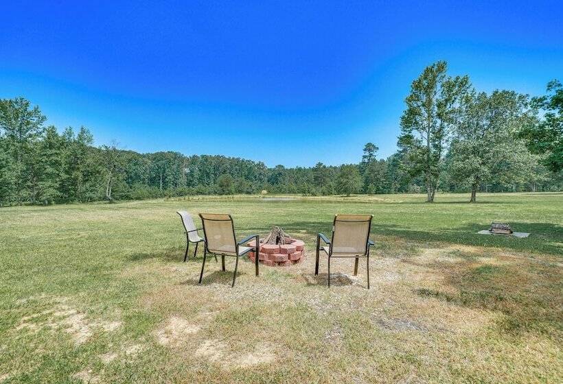 Secluded Broken Bow Cabin W/ Fishing Pond & Views!