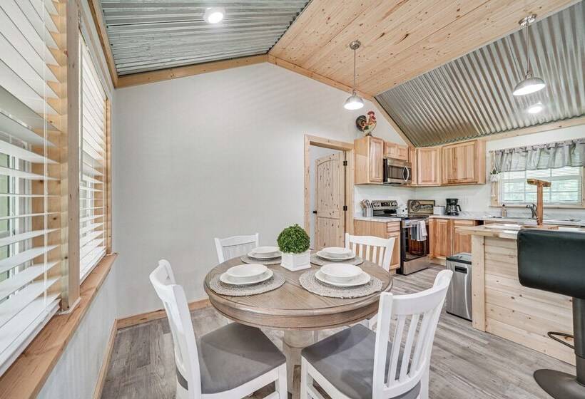 Secluded Broken Bow Cabin W/ Fishing Pond & Views!