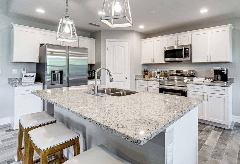 South Gulf Cove Retreat W/ Grill   13 Mi To Beach!