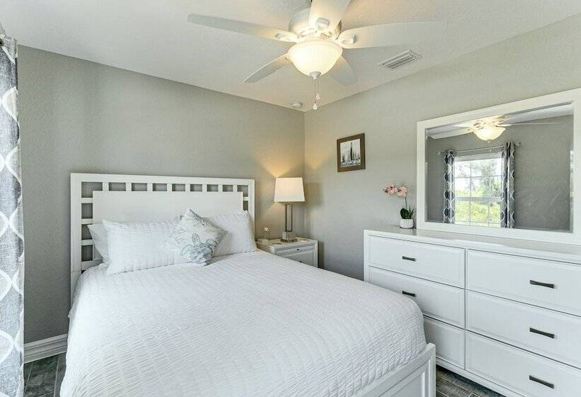 South Gulf Cove Retreat W/ Grill   13 Mi To Beach!