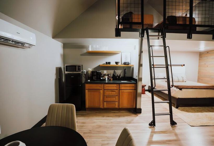 Starlight Haven Weiss Lake