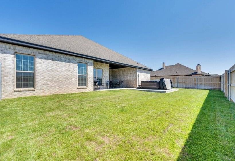Texas Home W/ Hot Tub: 3 Mi To Downtown Canyon!